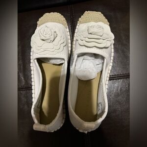 TARYN ROSE Quincy Womens White
Neoprene Flower Espadrille Flat Shoes Size 6